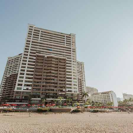 Grand Venetian Beachfront Condos Puerto Vallarta Exteriör bild