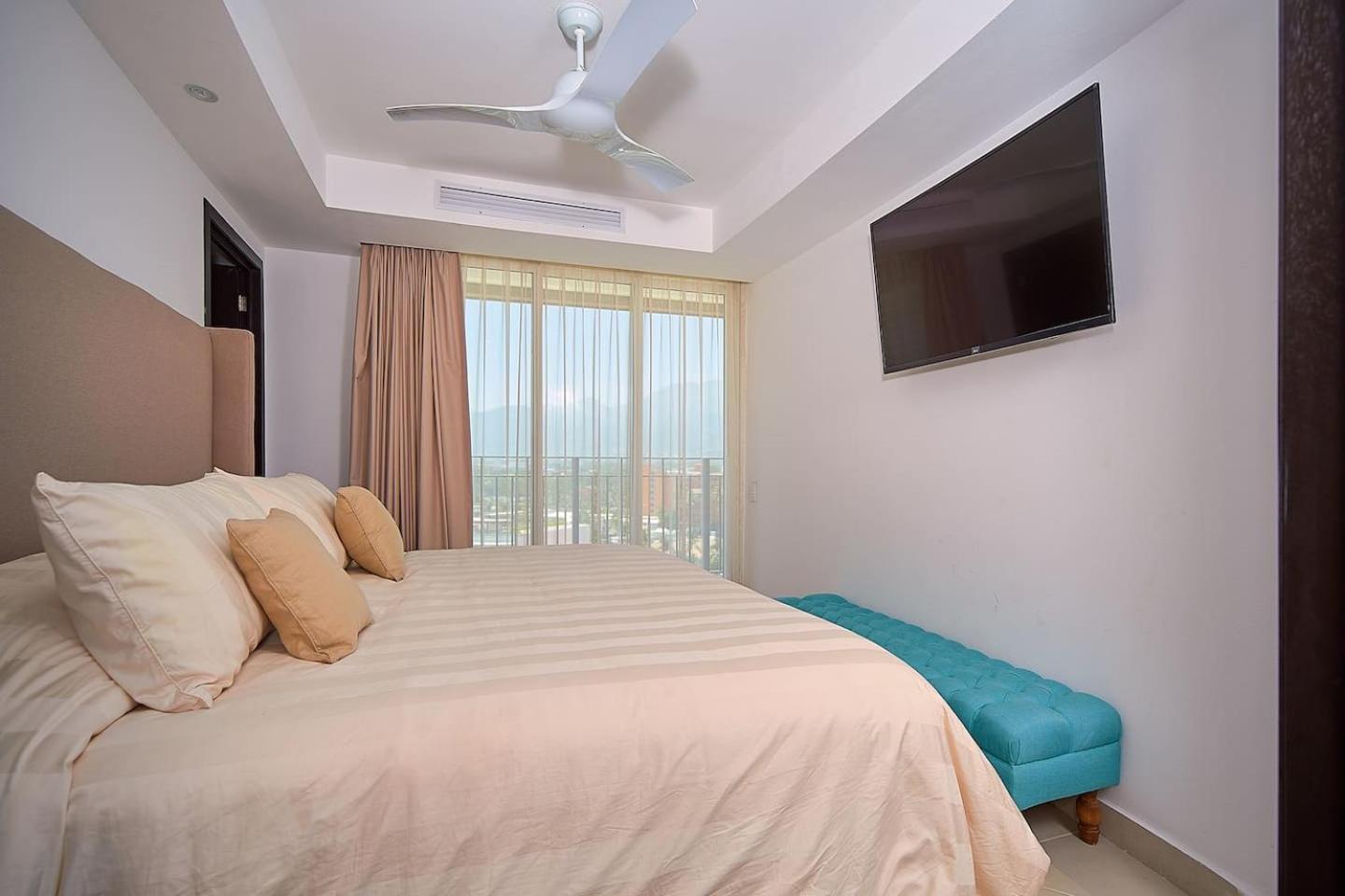 Grand Venetian Beachfront Condos Puerto Vallarta Exteriör bild