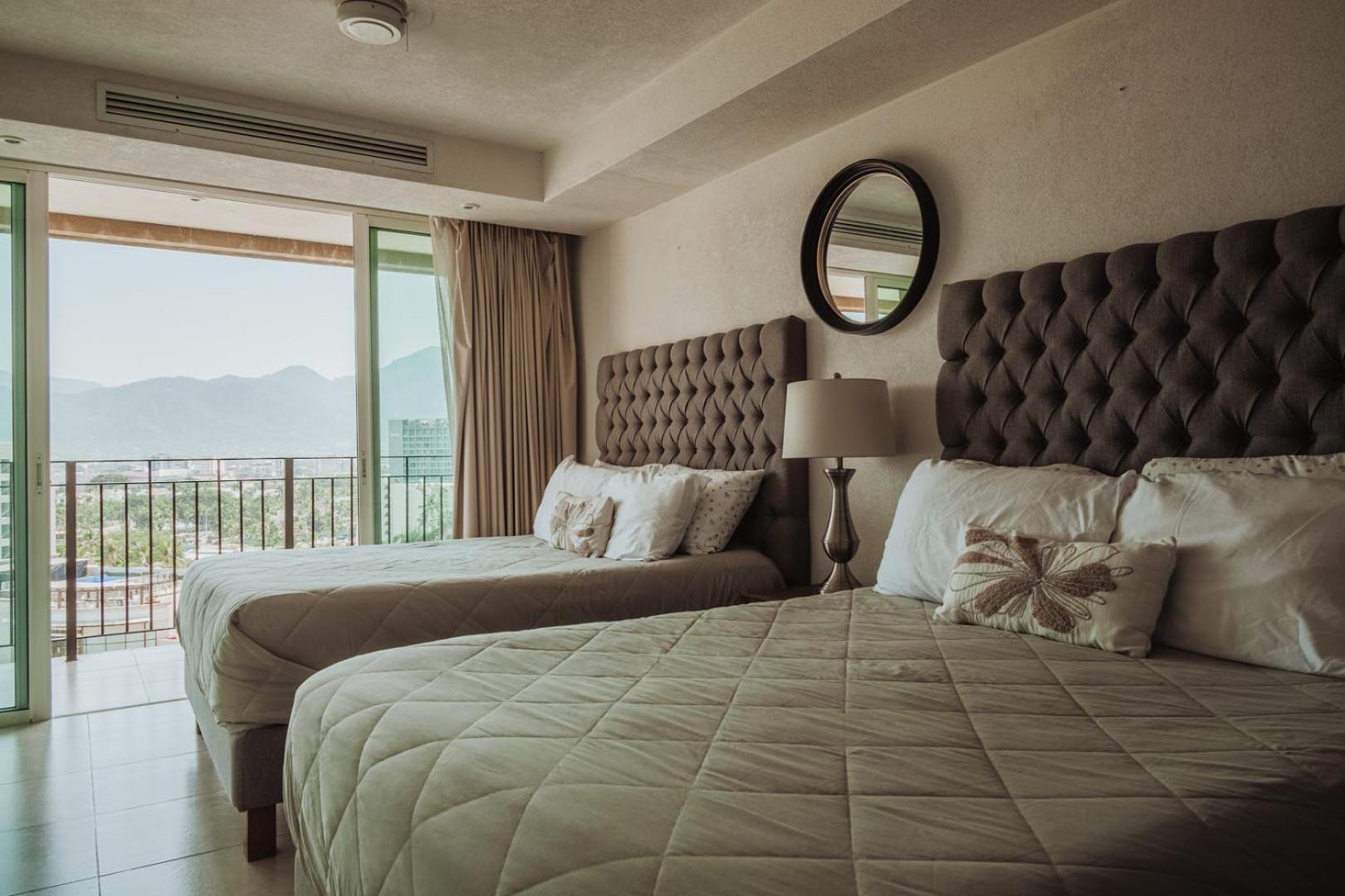 Grand Venetian Beachfront Condos Puerto Vallarta Exteriör bild