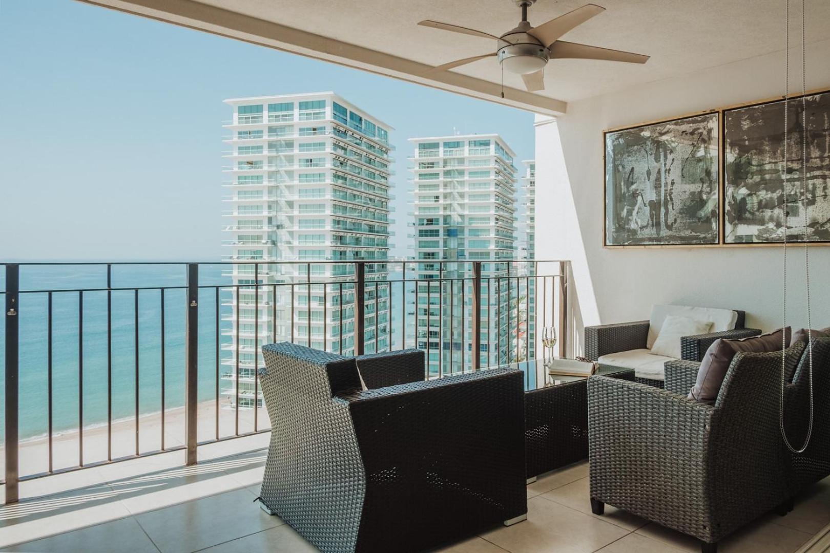 Grand Venetian Beachfront Condos Puerto Vallarta Exteriör bild