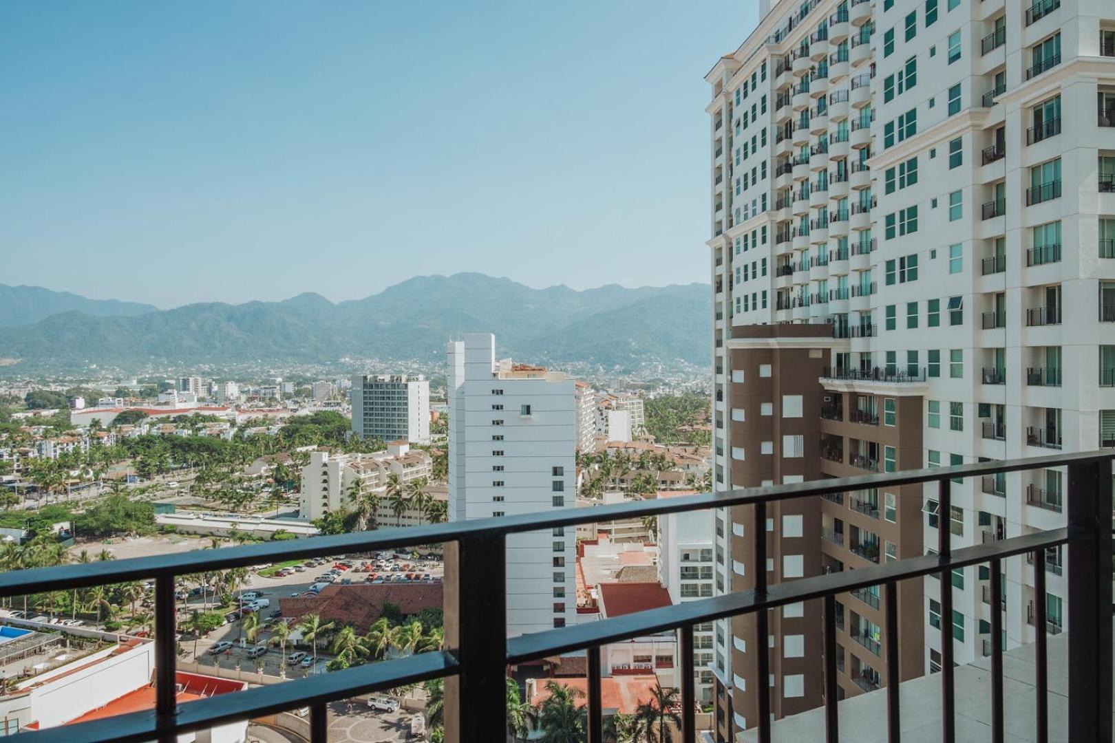 Grand Venetian Beachfront Condos Puerto Vallarta Exteriör bild