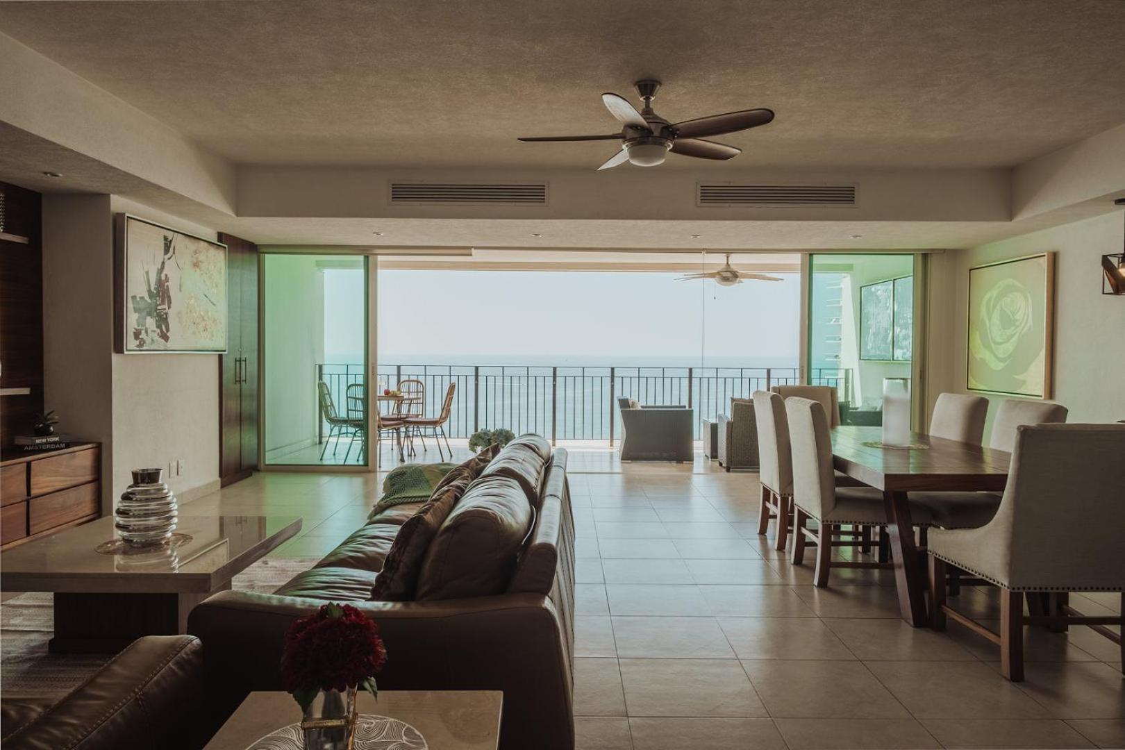Grand Venetian Beachfront Condos Puerto Vallarta Exteriör bild