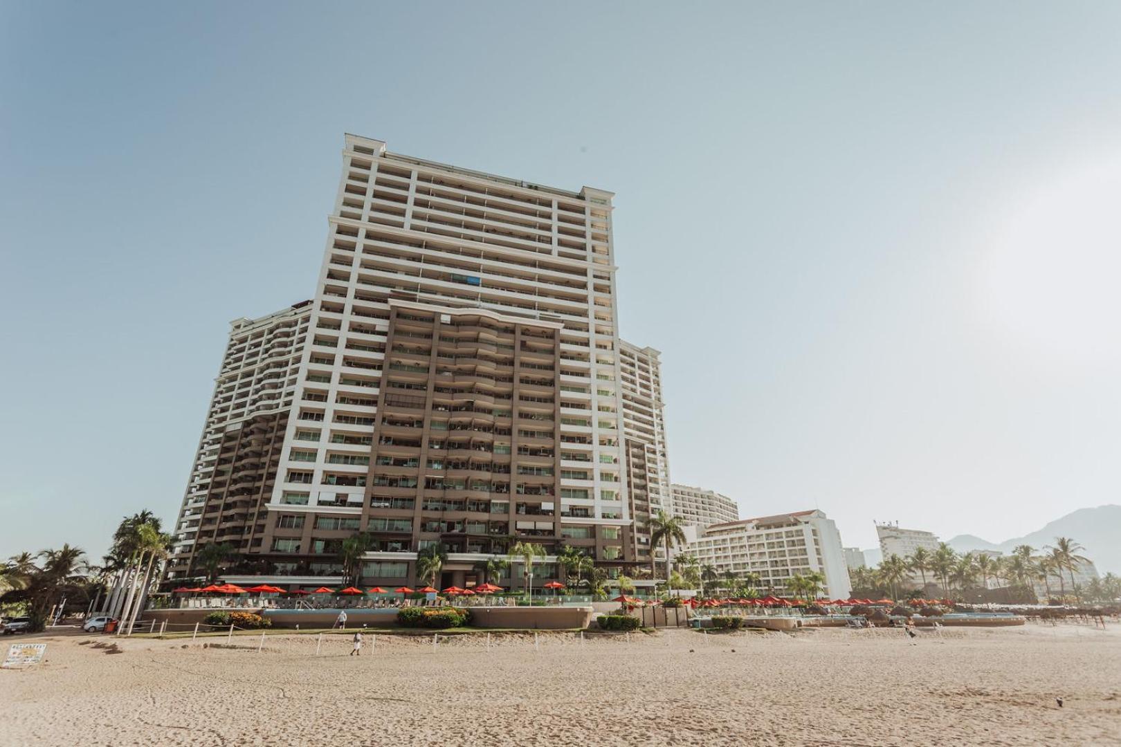 Grand Venetian Beachfront Condos Puerto Vallarta Exteriör bild