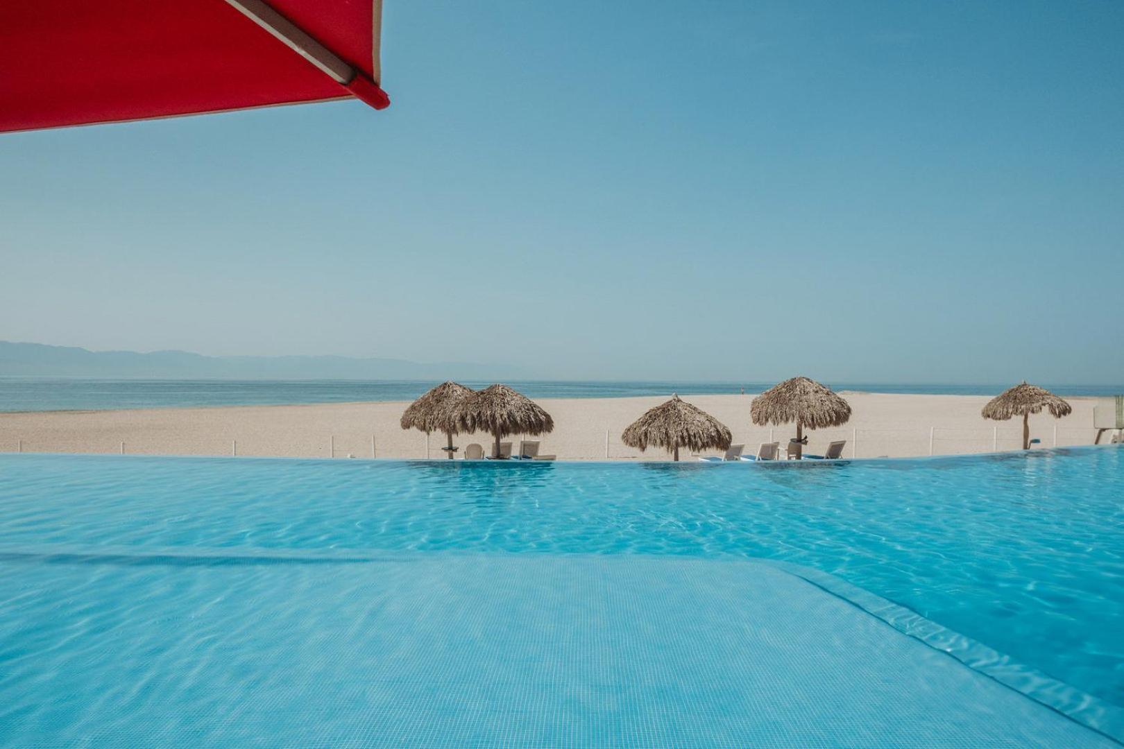 Grand Venetian Beachfront Condos Puerto Vallarta Exteriör bild