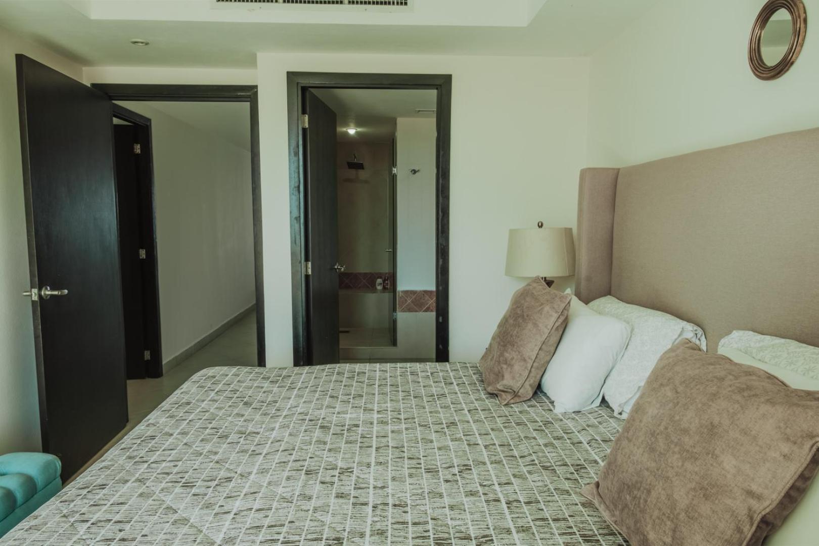 Grand Venetian Beachfront Condos Puerto Vallarta Exteriör bild