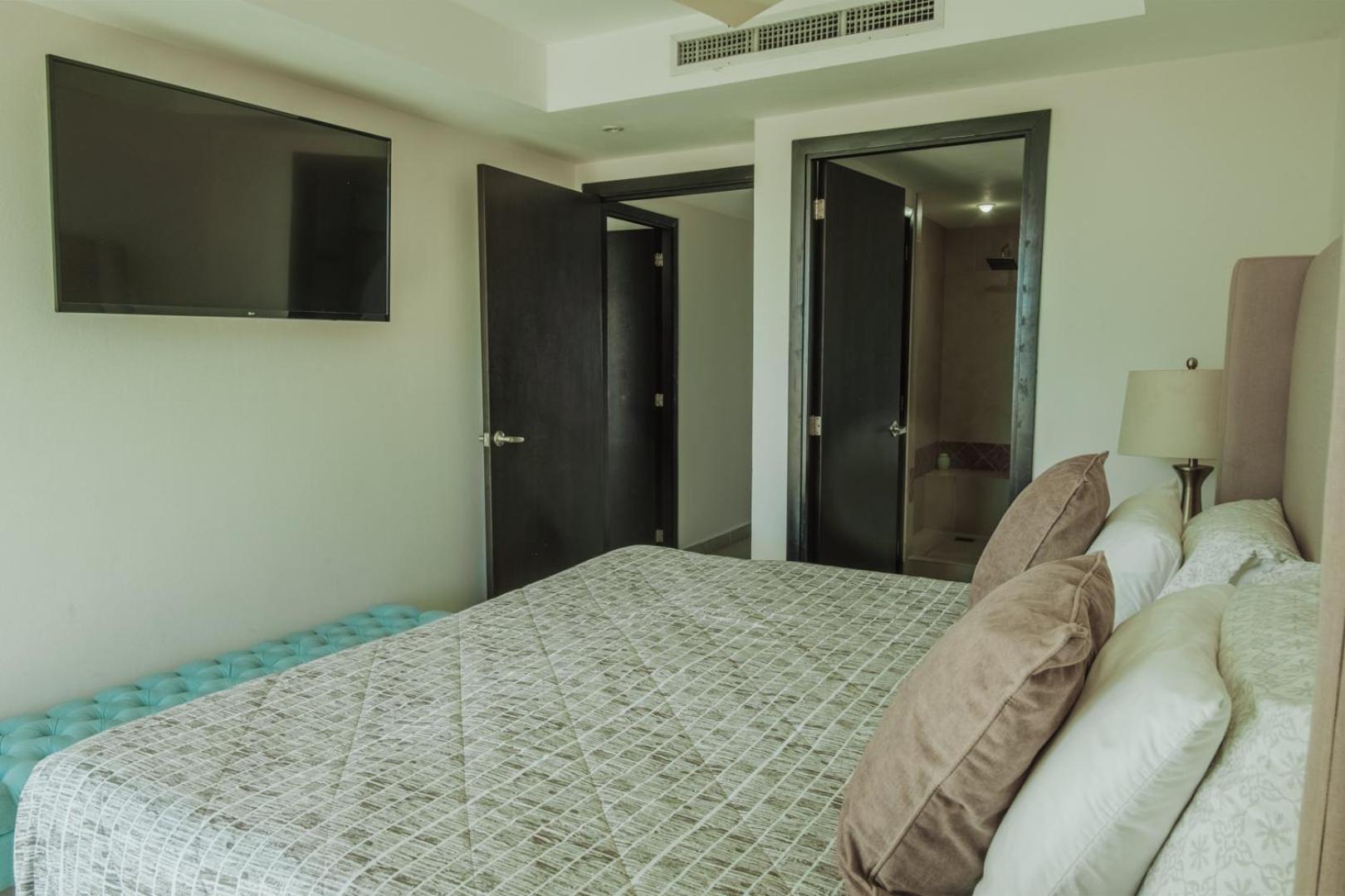Grand Venetian Beachfront Condos Puerto Vallarta Exteriör bild